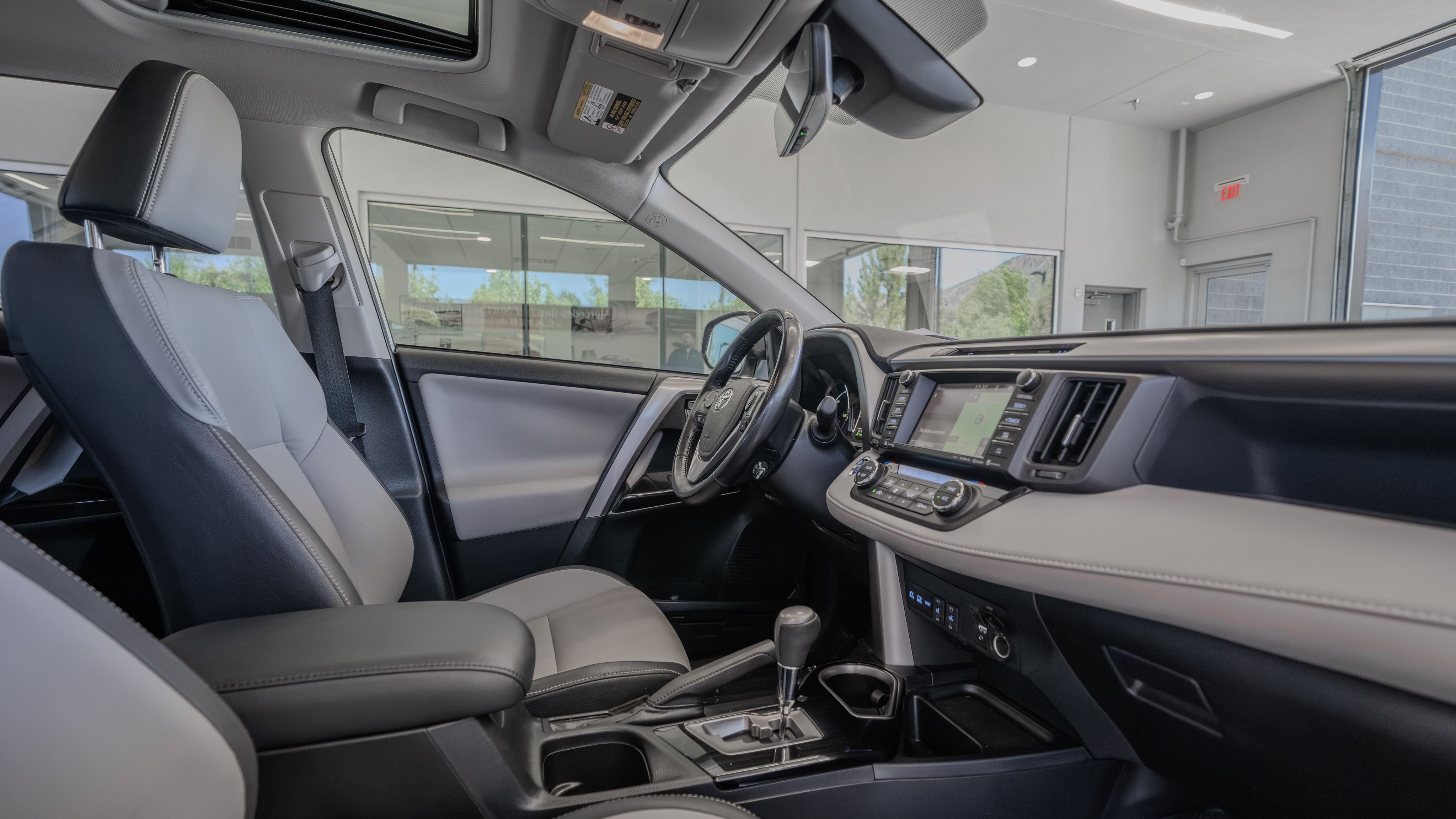 Used 2018 Blizzard Pearl Toyota Limited image 17