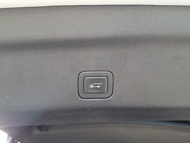 Used 2025 Summit White GMC Denali image 7