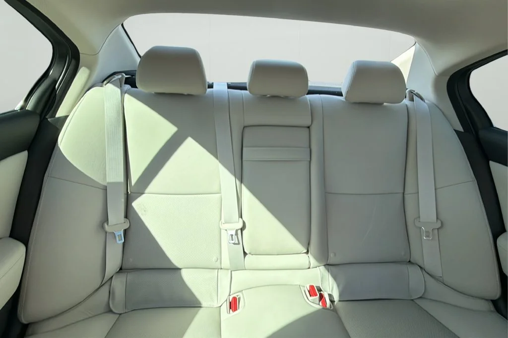 Used 2023 White INFINITI LUXE image 11