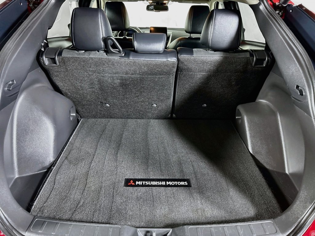 Used 2025 Alloy Silver Metallic Mitsubishi  image 21
