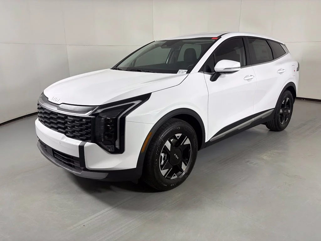 New 2027 Glacial White Pearl Kia LX image 4