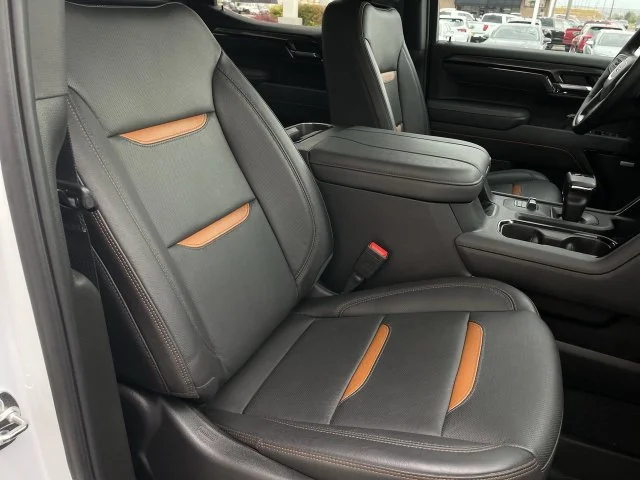 Used 2025 White GMC AT4 image 24