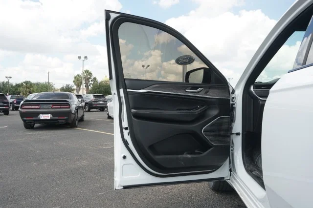 Used 2021 WHITE Jeep Overland image 21