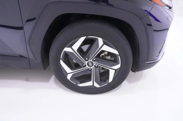 Used 2024  Hyundai SEL image 5
