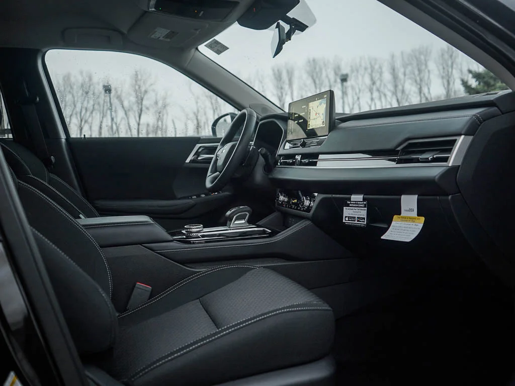 2026 Mitsubishi Outlander ES - Photo 10