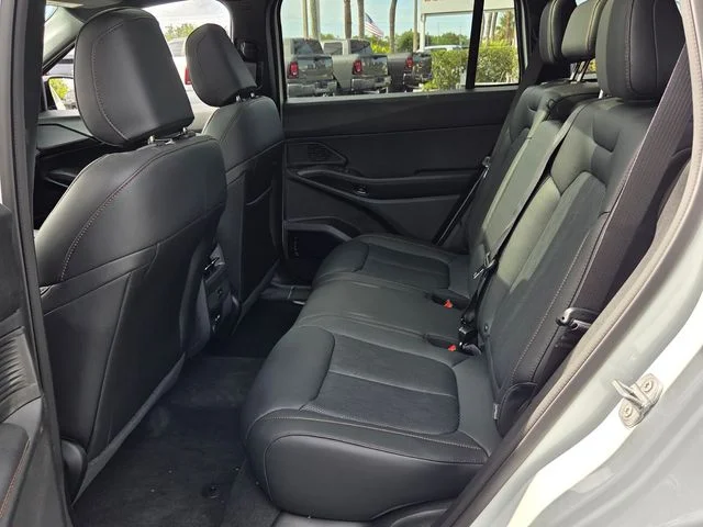 New 2026 Bright White Clear-Coat Exterior Paint Jeep Overland image 11