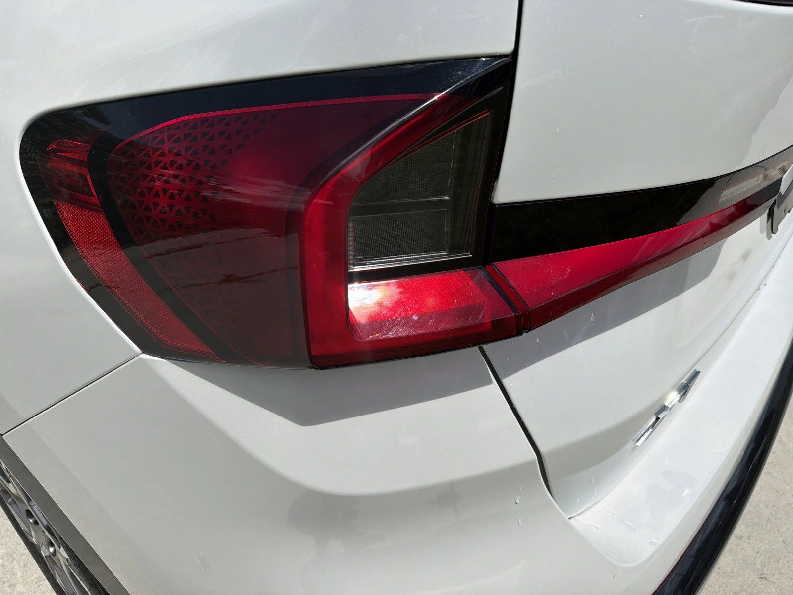 Used 2024 Mineral White Metallic BMW xDrive28i image 11