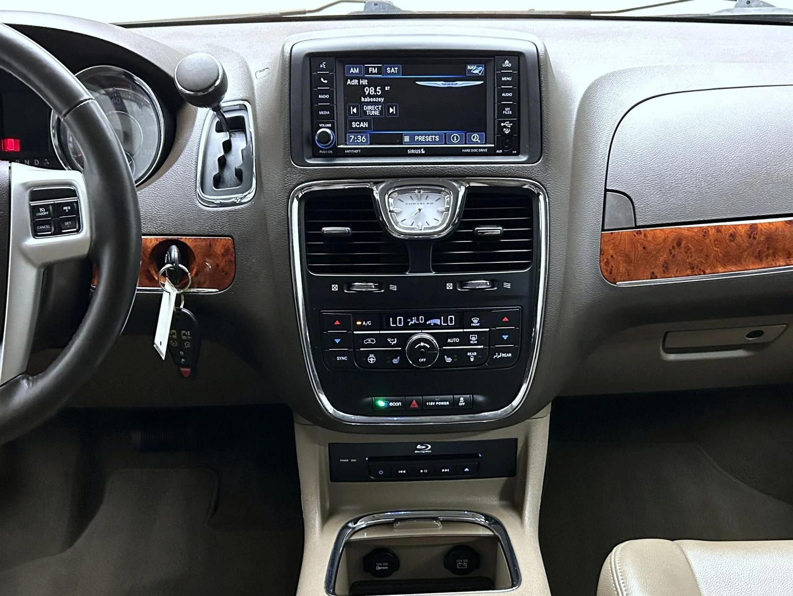 Used 2015 Red Chrysler Touring-L image 13