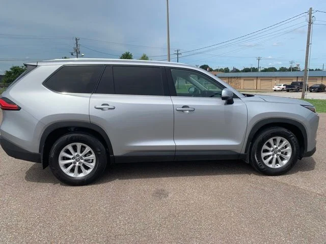 Used 2024 Silver Toyota XLE image 8