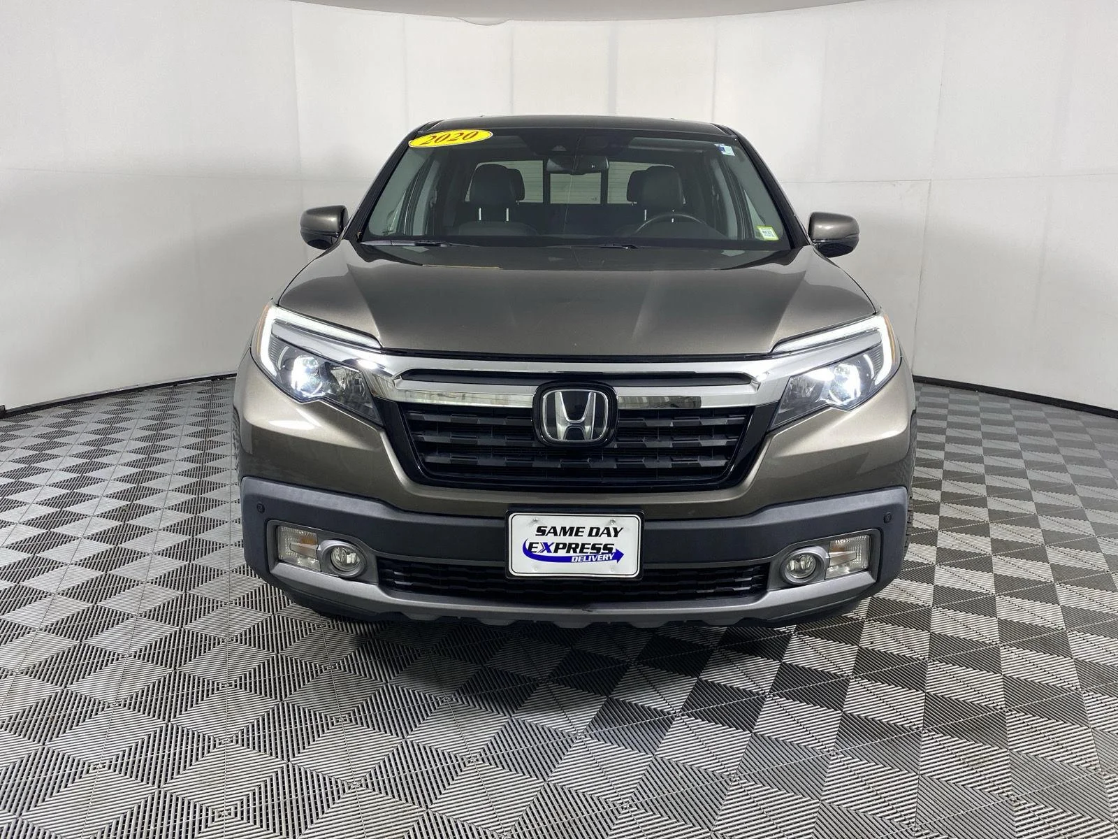 Used 2020 Pacific Pewter Metallic Honda RTL-E image 2