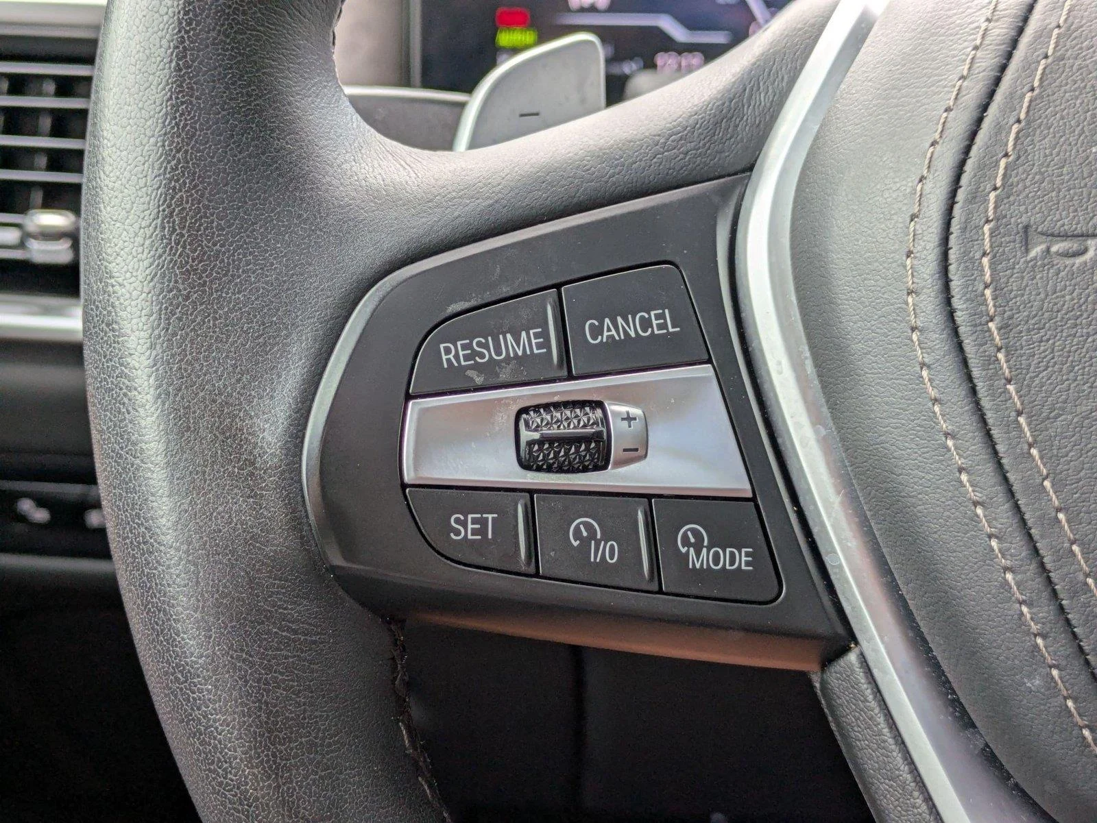 Used 2025 Mineral White Metallic BMW xDrive40i image 17