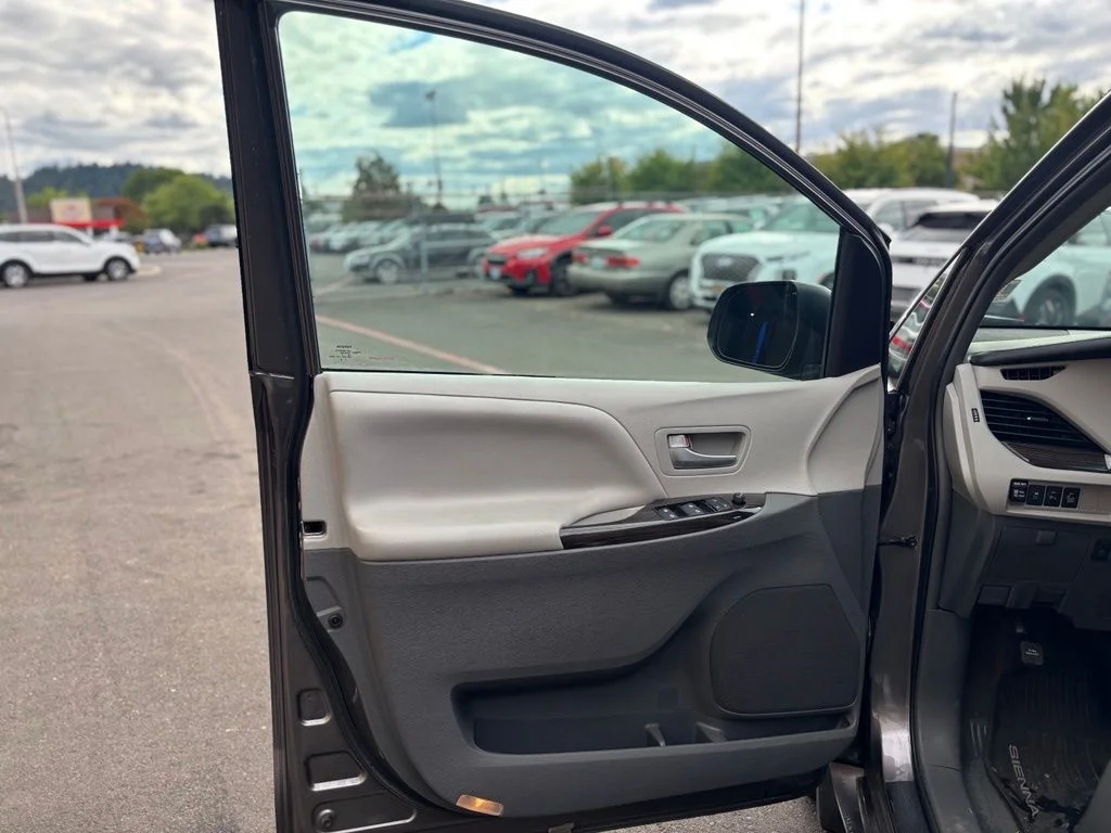 Used 2017 Predawn Gray Mica Toyota XLE image 22
