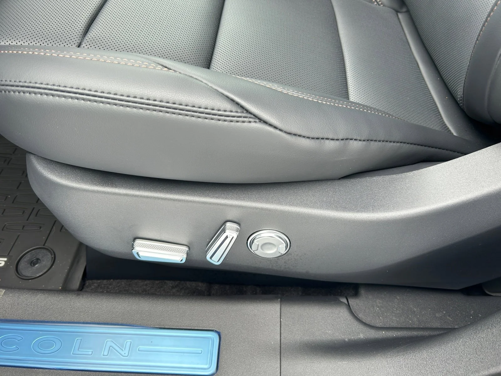 New 2026 Whisper Blue Metallic Clearcoat Lincoln Premiere image 15