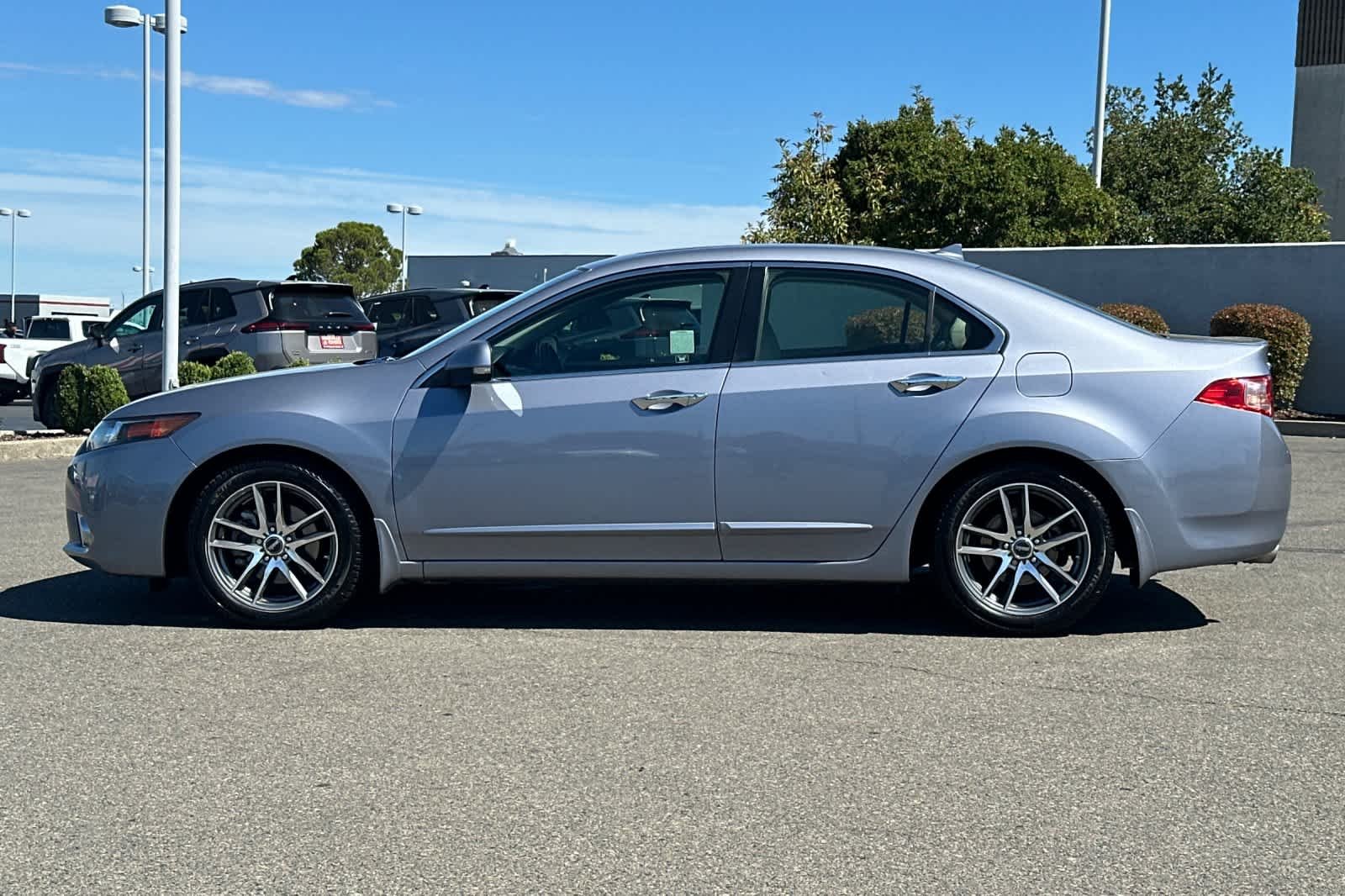 Used 2012  Acura  image 9