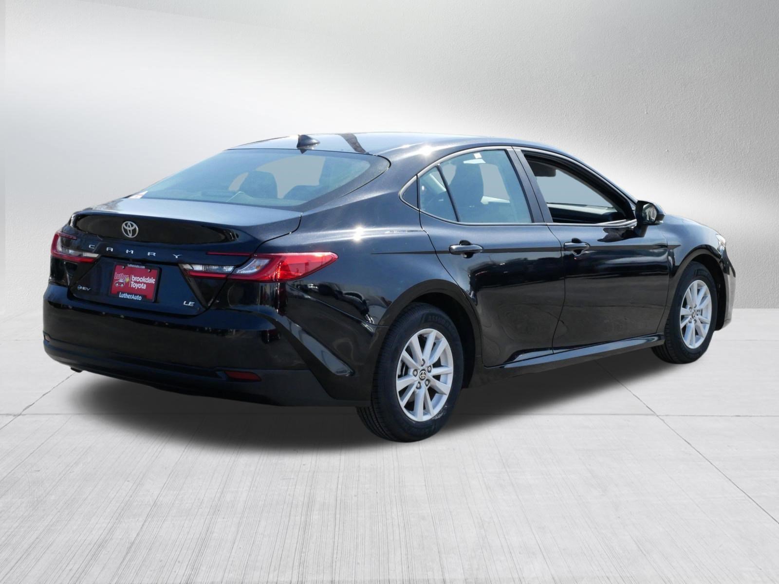 2025 Toyota Camry LE - Photo 7