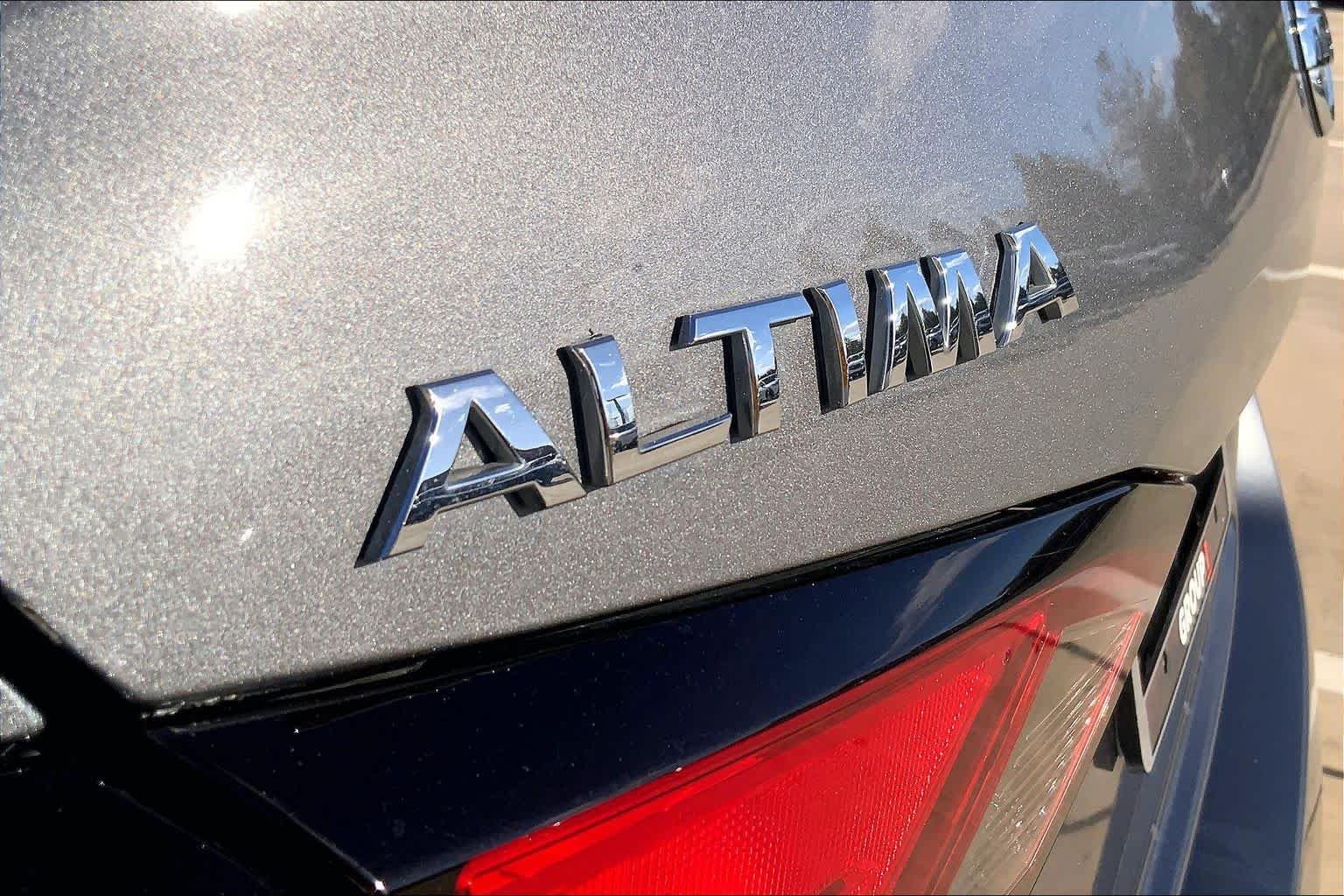 Used 2020 Gun Metallic Nissan 2.5 S image 30