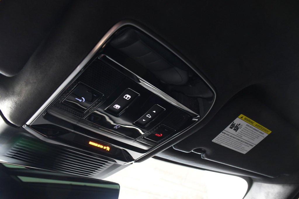 Used 2025 Borasco Grey Metallic Land Rover Autobiography image 32