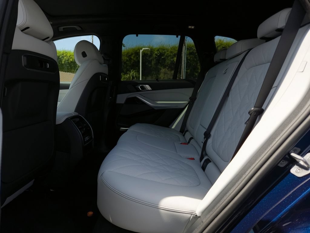 New 2026 Tanzanite Blue II Metallic BMW xDrive40i image 9