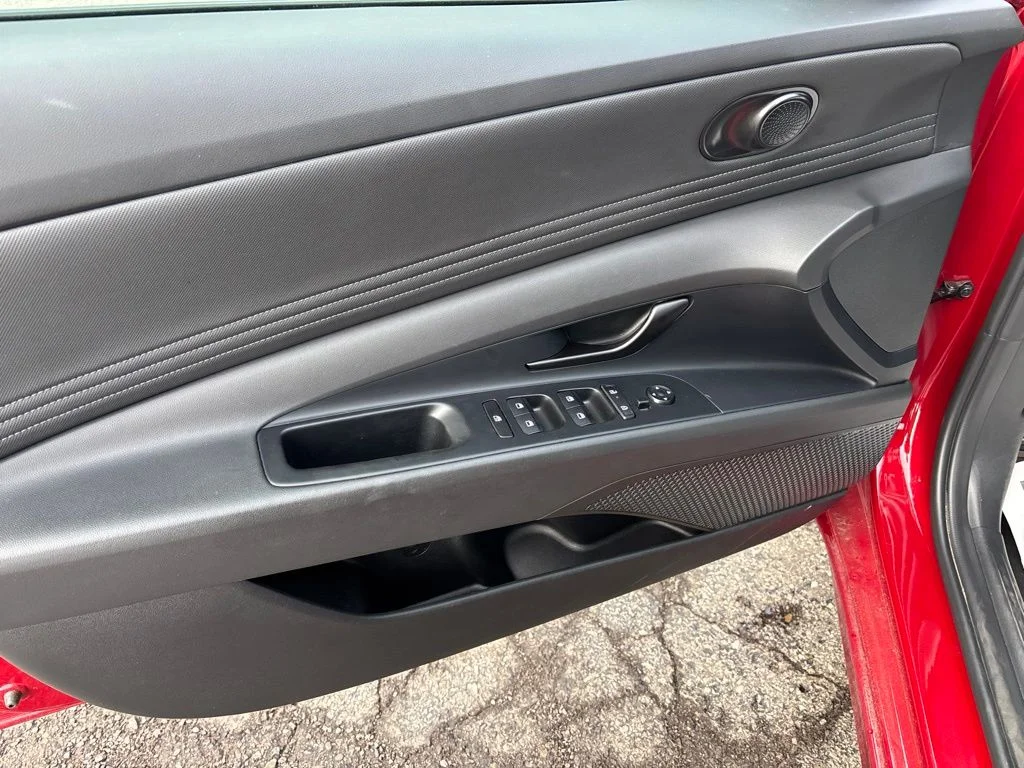Used 2025 Red Hyundai SEL Sport image 16