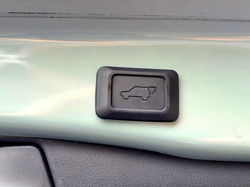 Used 2022 Lunar Rock Toyota XLE image 6