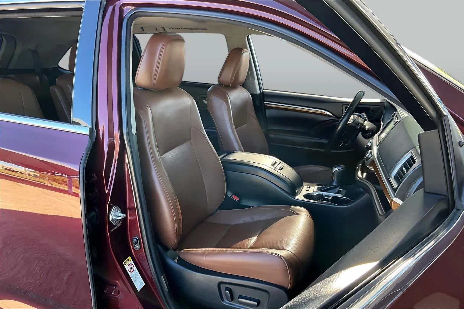 Used 2017 Ooh La La Rouge Mica Toyota Limited image 9