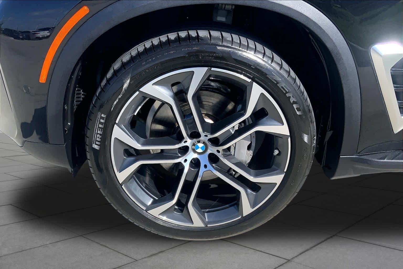 Used 2024 Black Sapphire Metallic BMW xDrive40i image 10