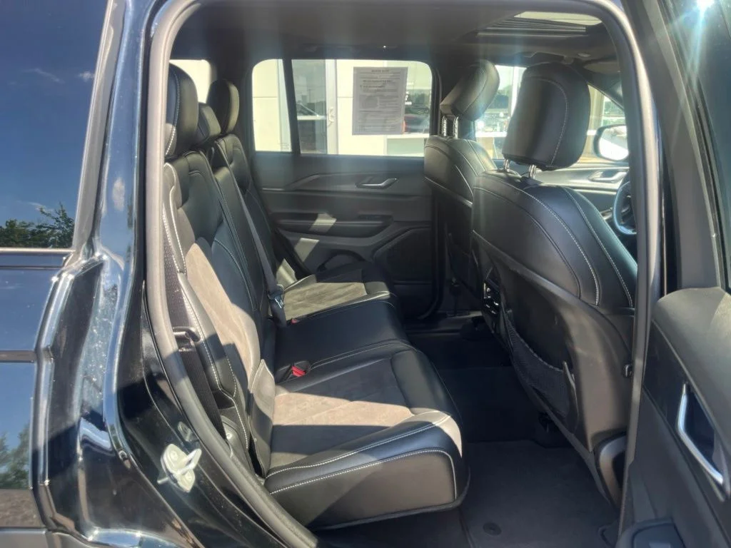 Used 2023 Black Jeep Altitude X image 13