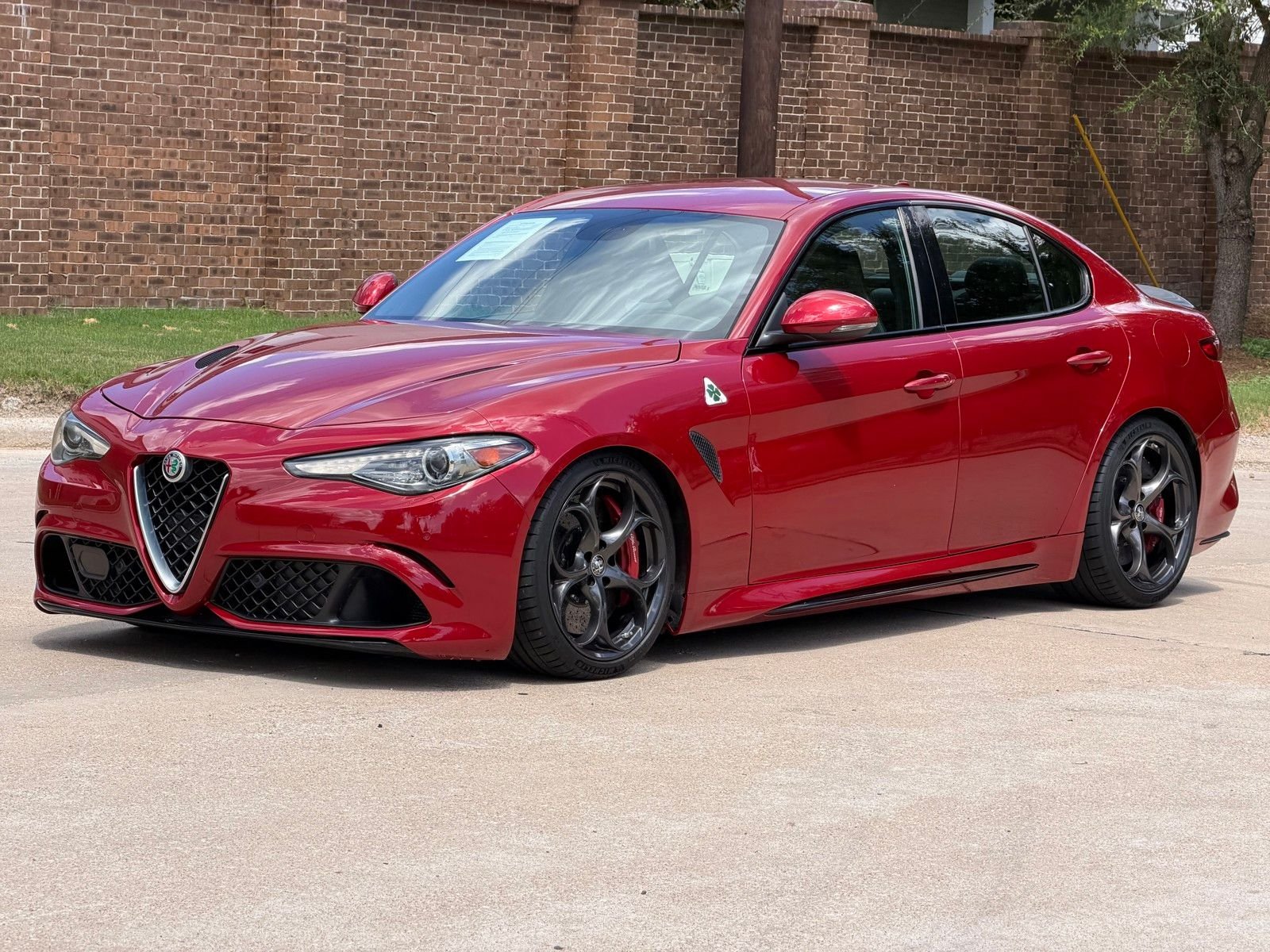 Used 2017  Alfa Romeo Quadrifoglio image 9