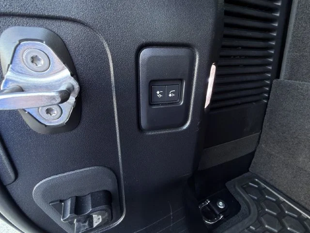 Used 2023 Silver Land Rover 130 SE image 34