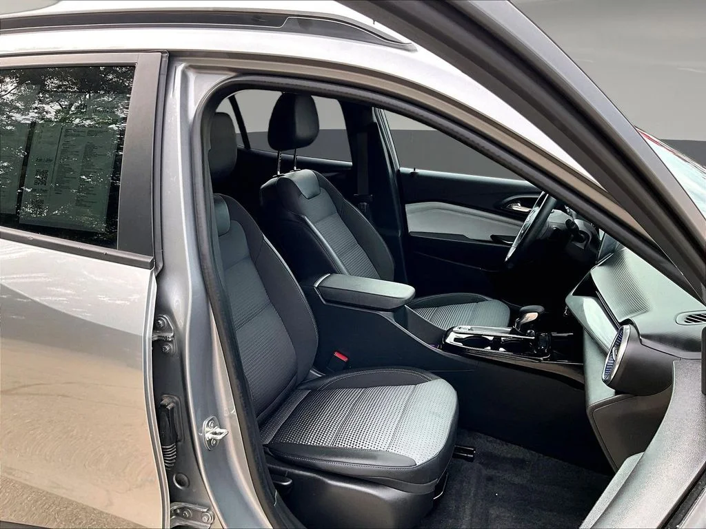 Used 2024 Gray Chevrolet LT image 31