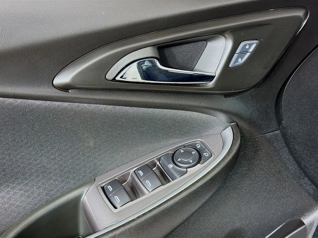 Used 2024 White Chevrolet LT image 17