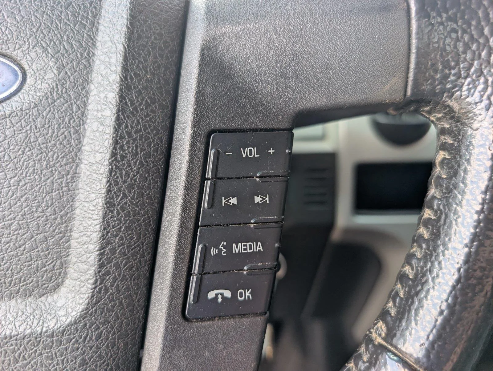 Used 2013 Oxford White/Ingot Silver Metallic Ford XLT image 23