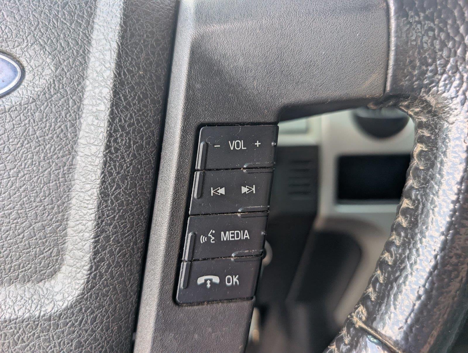 Used 2013 Oxford White/Ingot Silver Metallic Ford XLT image 23