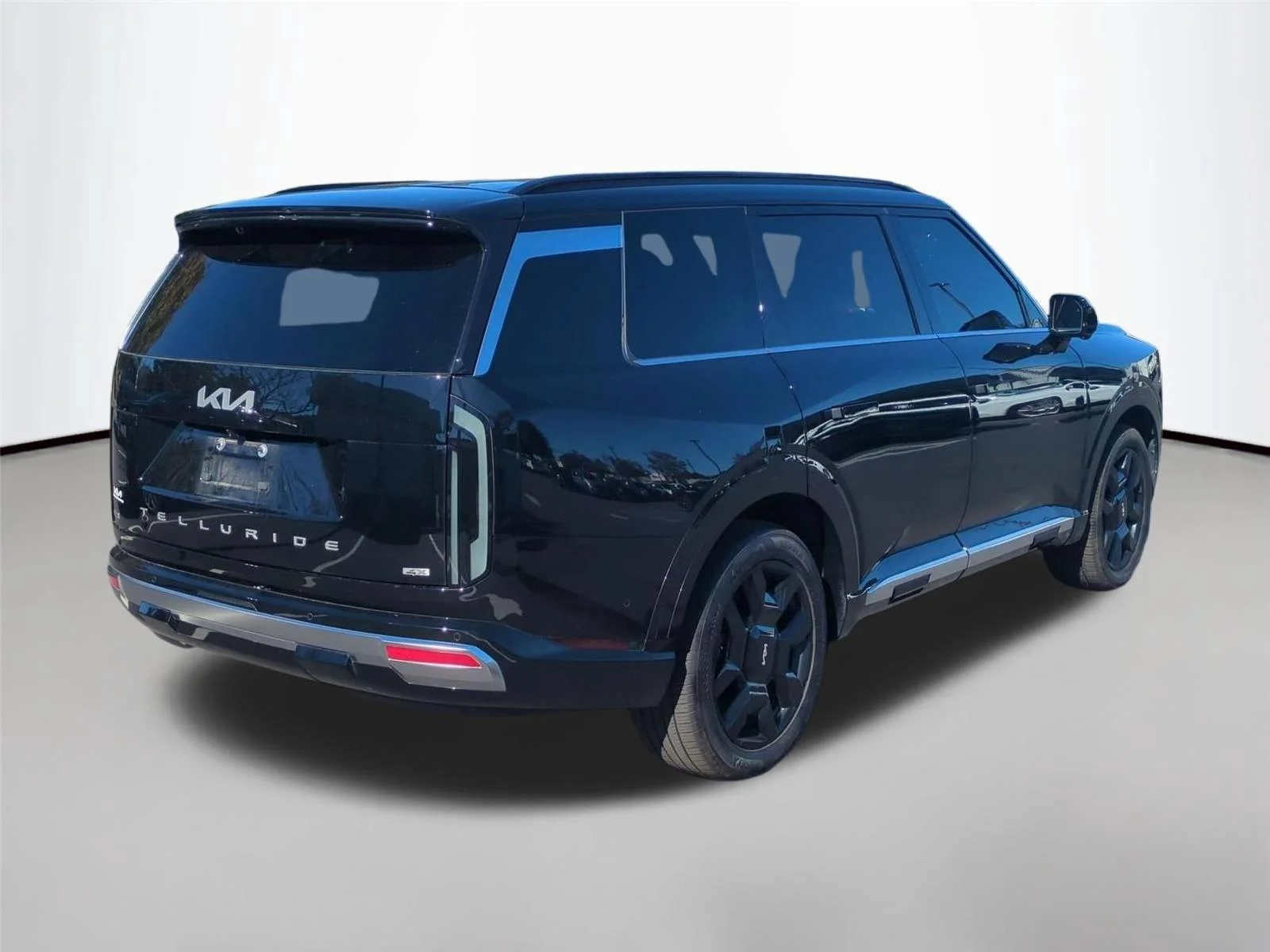 Used 2027 EBONY BLACK KIA  image 5