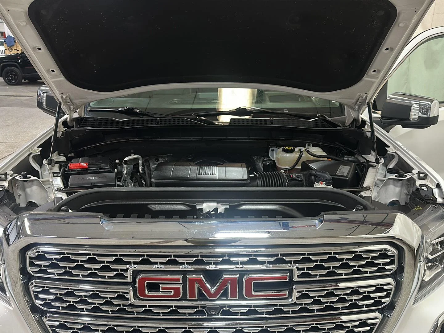 Used 2020 White Frost Tricoat GMC Denali image 15