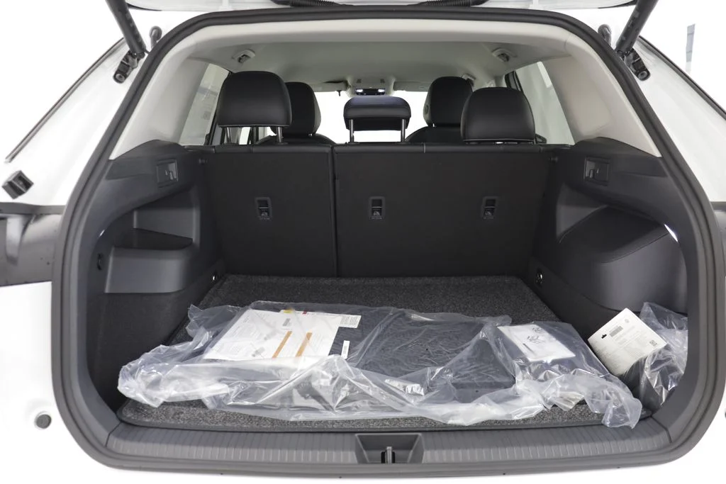 New 2026 Pure White Volkswagen 2.0T SE image 18