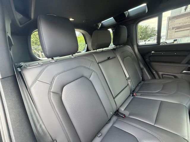 New 2026 Santorini Black Land Rover X-Dynamic SE image 17