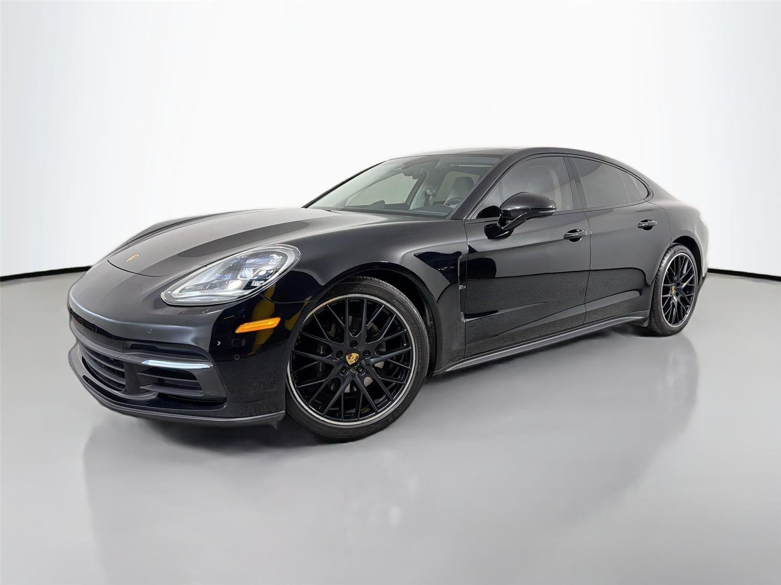 2019 Porsche Panamera 4's photo