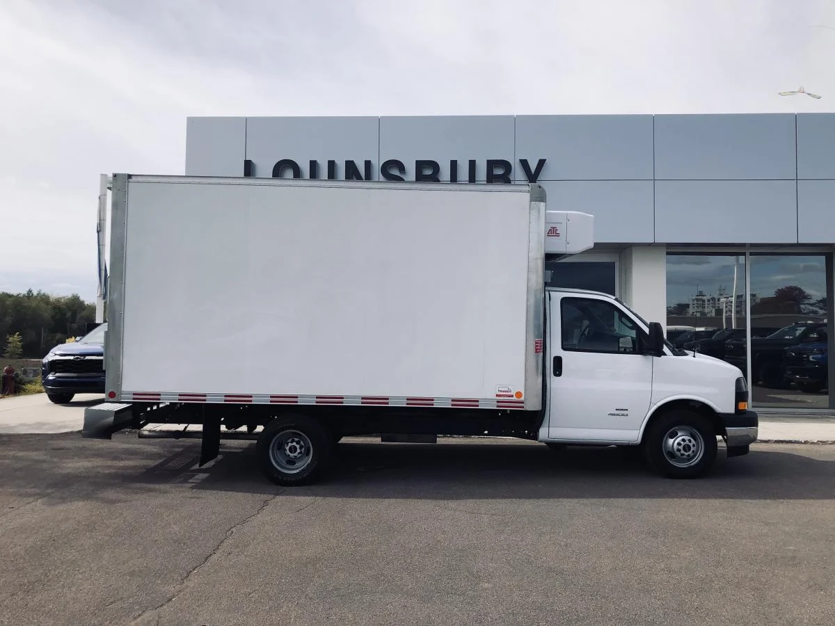 Used 2020 White GMC 4500 Refrigeration Van 159" image 2