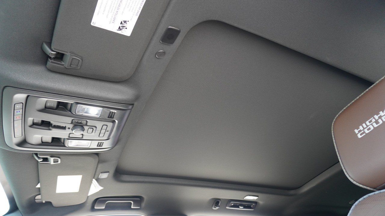 Used 2024 Gray Chevrolet High Country image 29