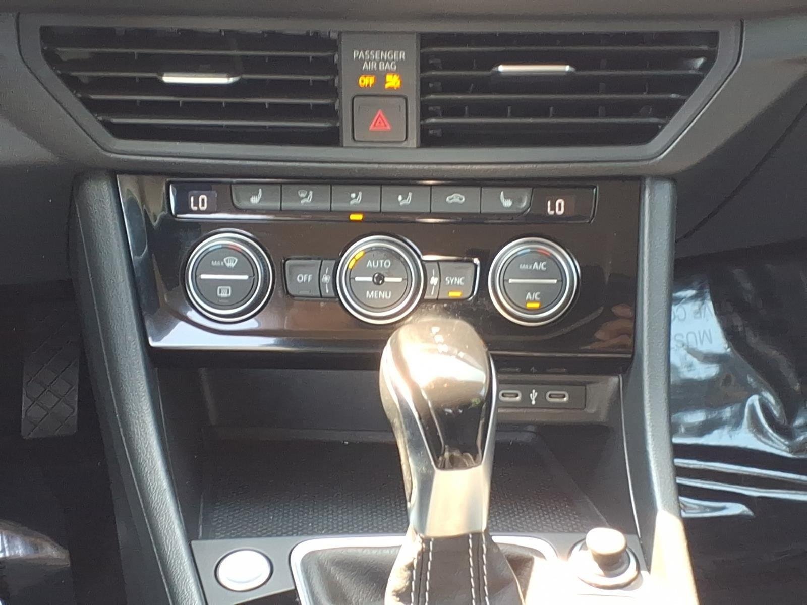 Used 2024  Volkswagen SE image 17