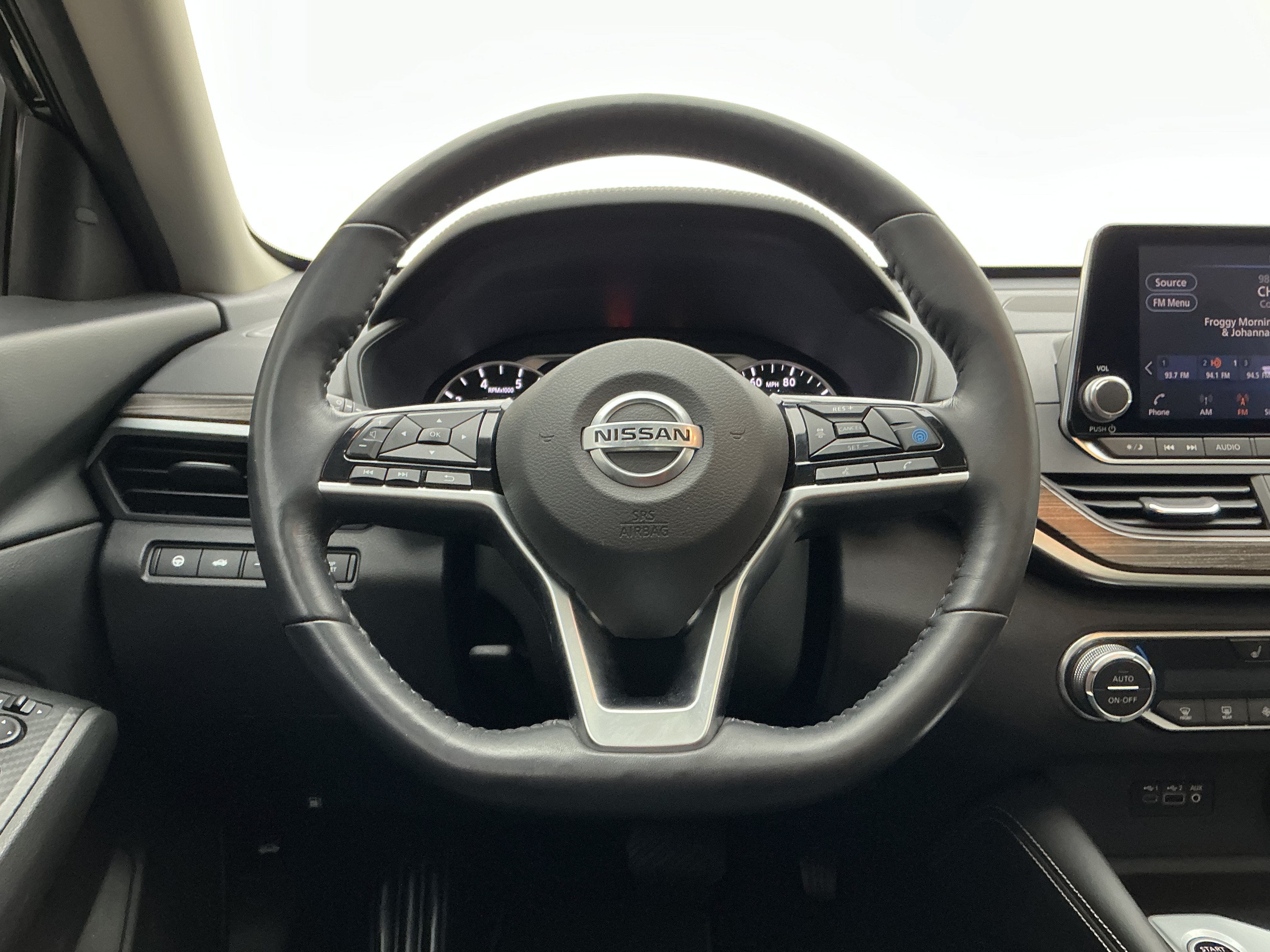 Used 2019 Super Black Nissan 2.5 SL image 21