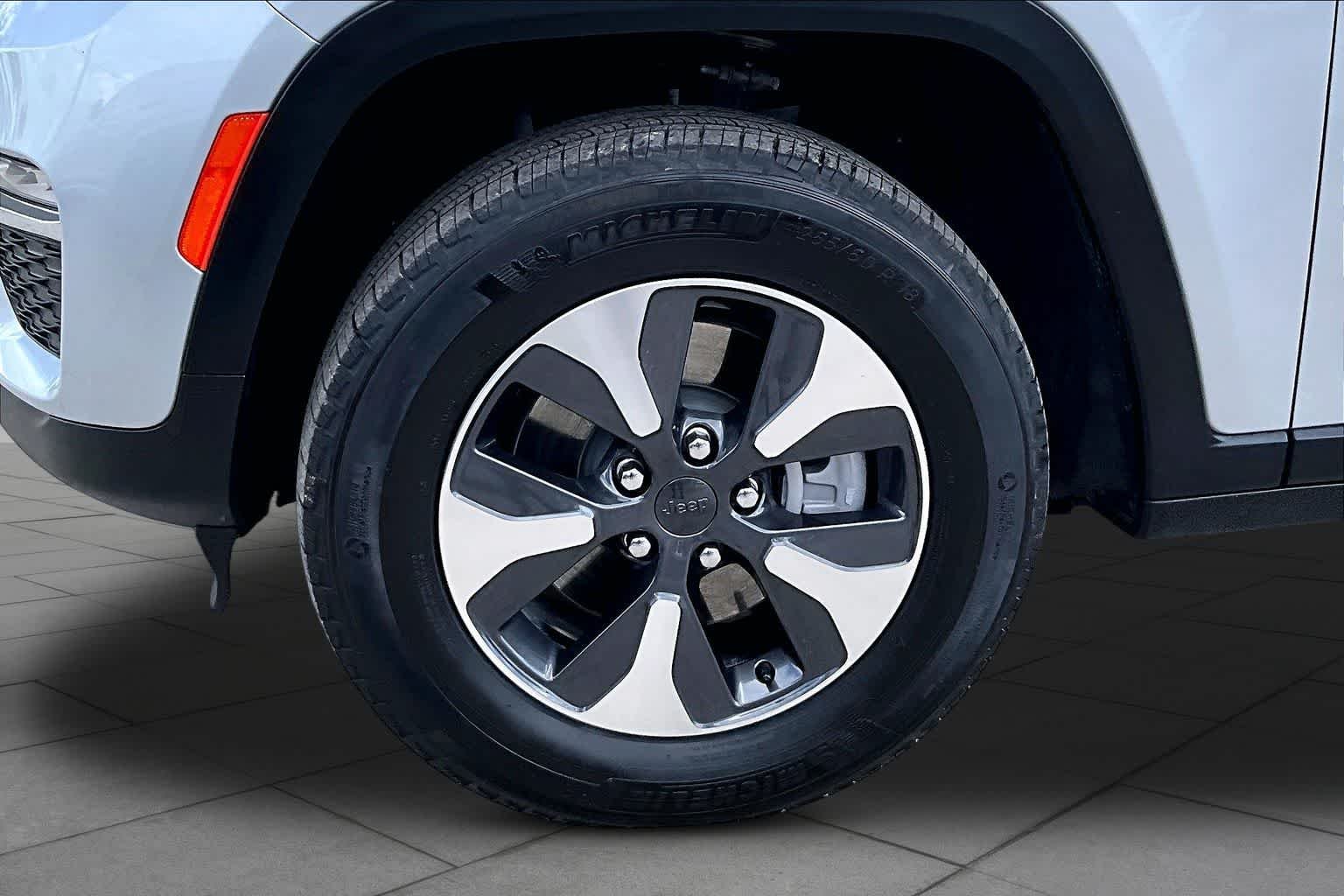 Used 2024 Silver Zynith Jeep  image 11