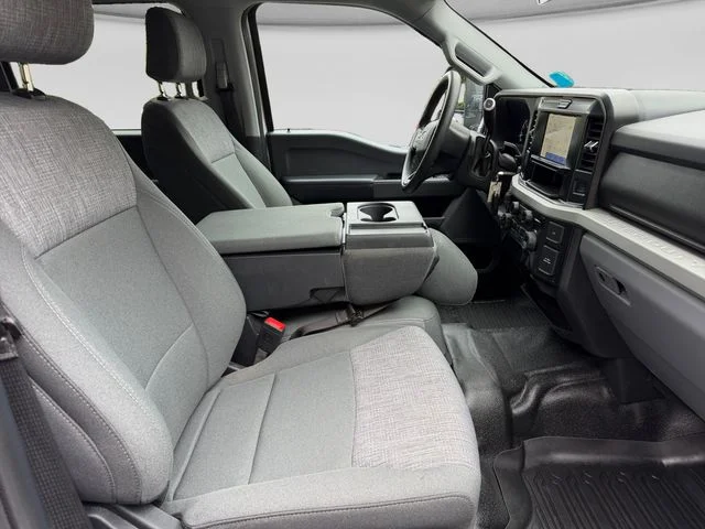 Used 2025 Oxford White Ford XLT image 16