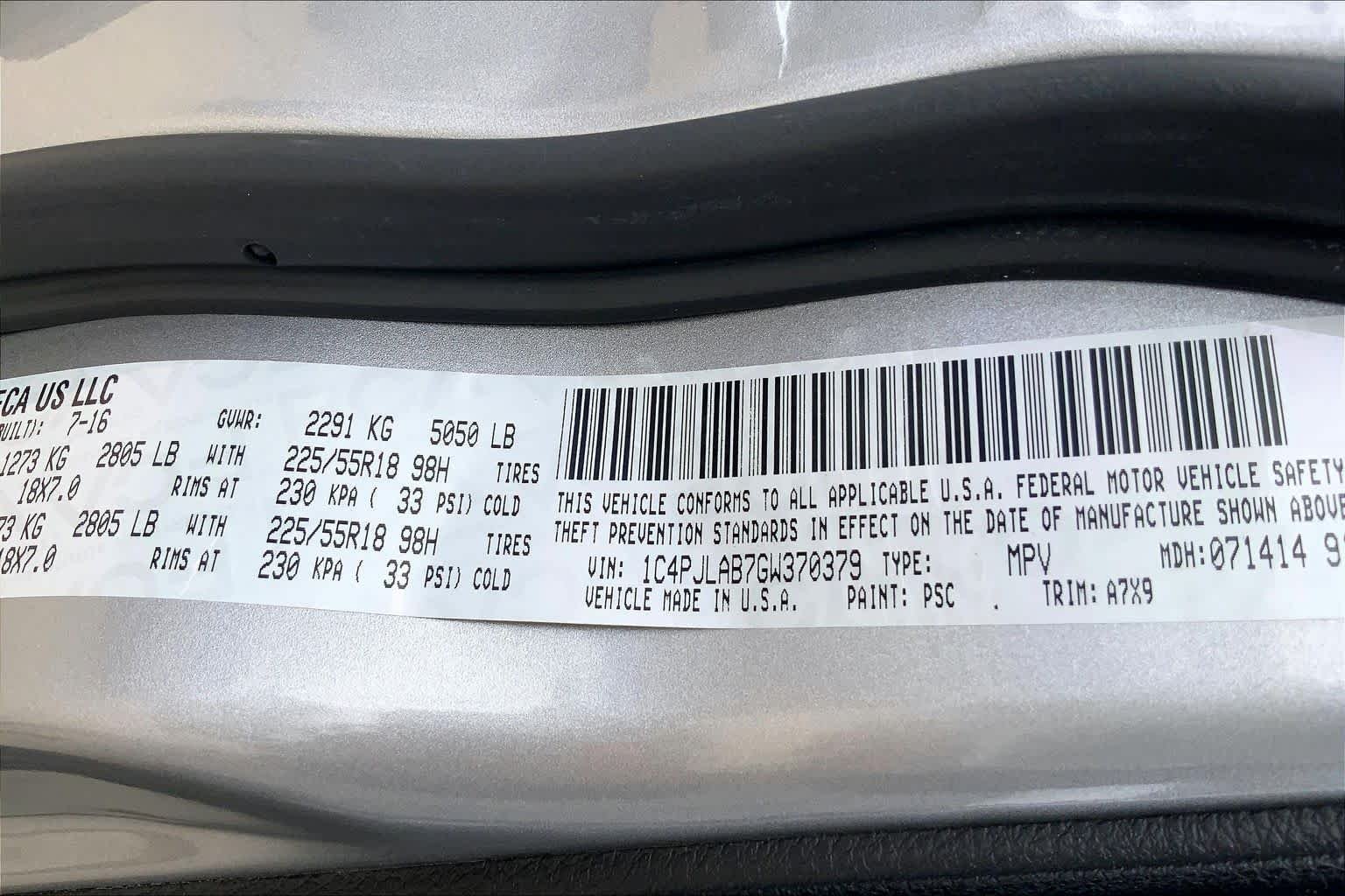 Used 2016 Billet Silver Metallic Clearcoat Jeep Altitude image 35