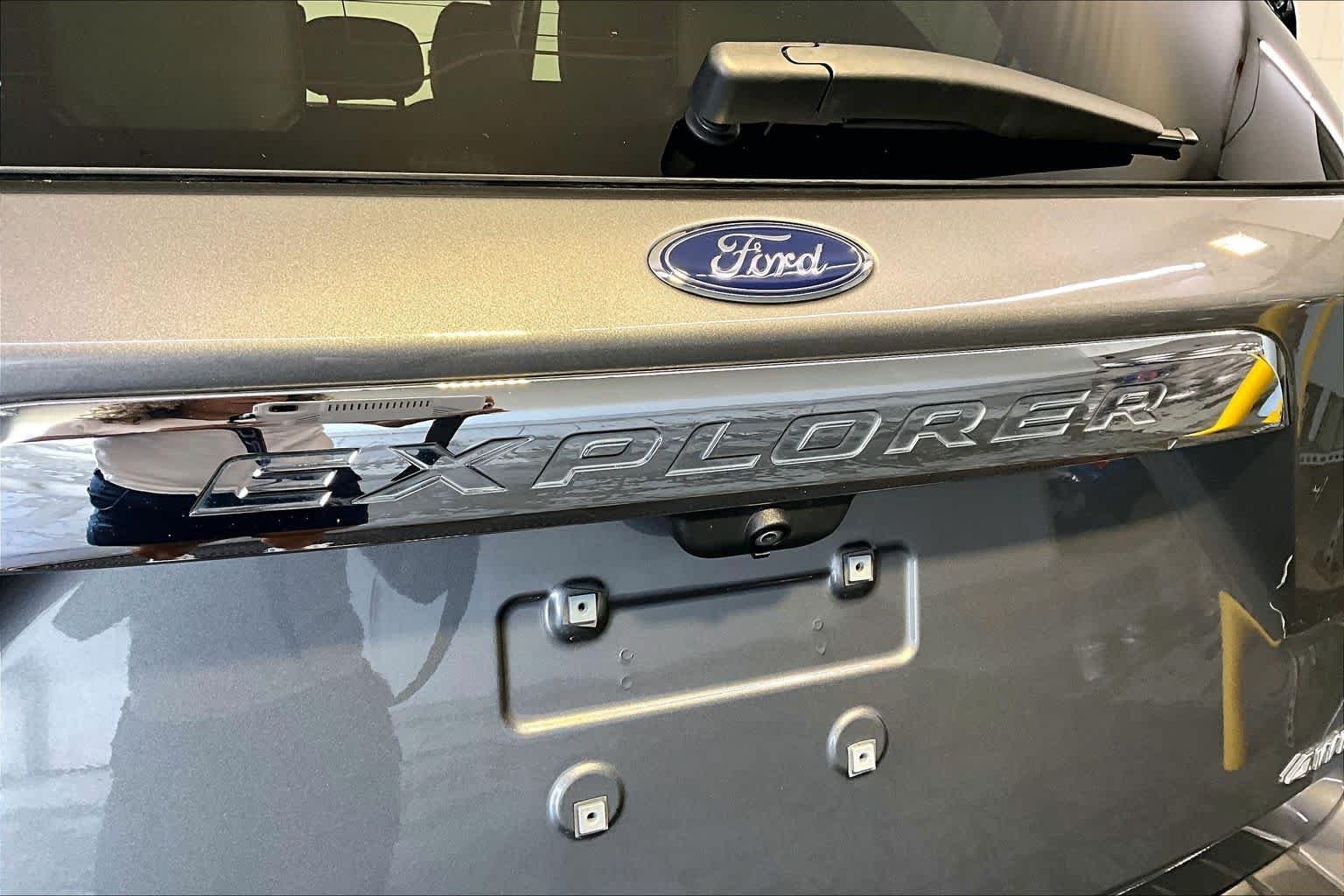 Used 2022 Carbonized Gray Ford Limited image 10