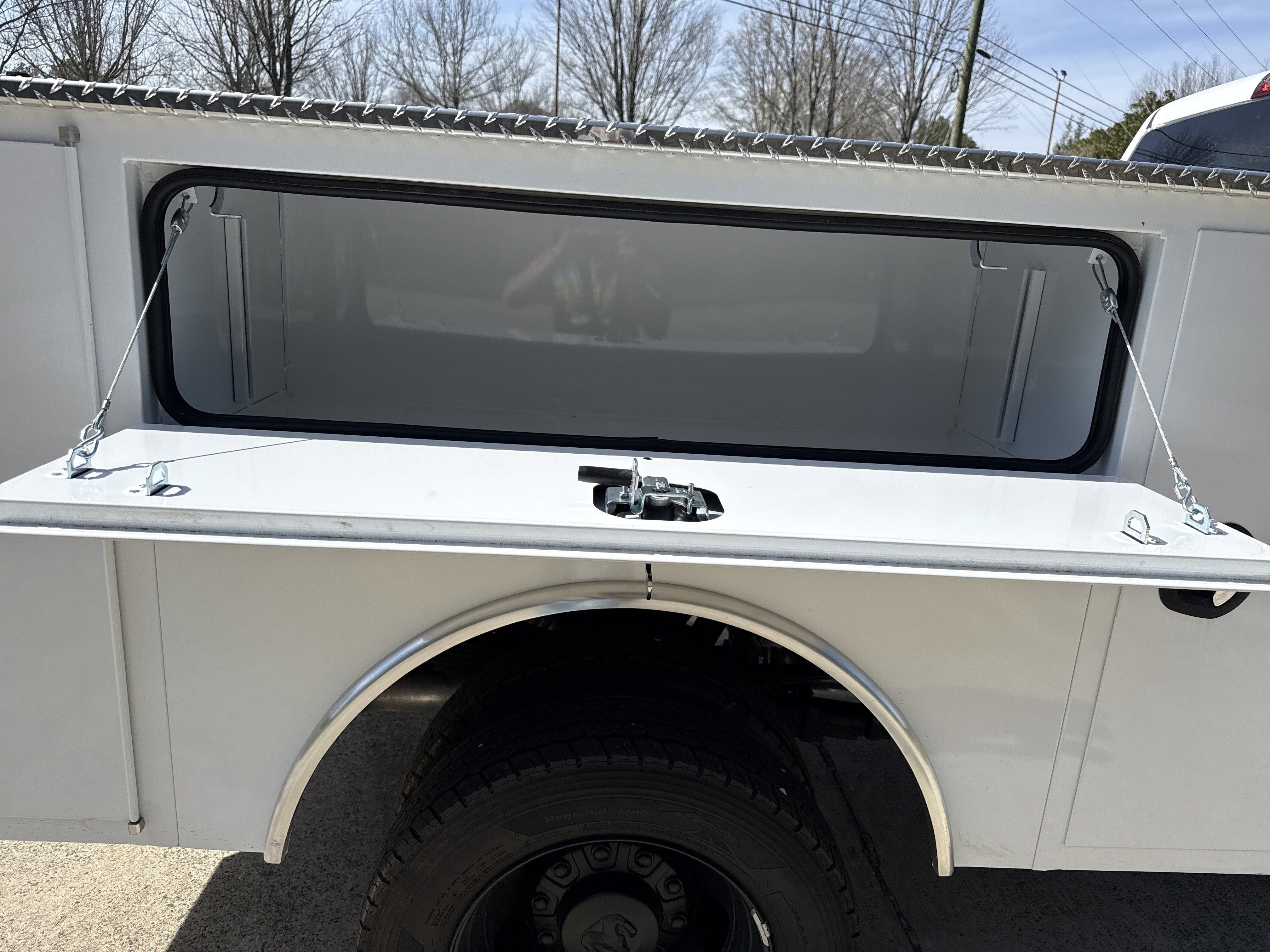 New 2026 Bright White Clear-Coat Exterior Paint RAM Tradesman image 17