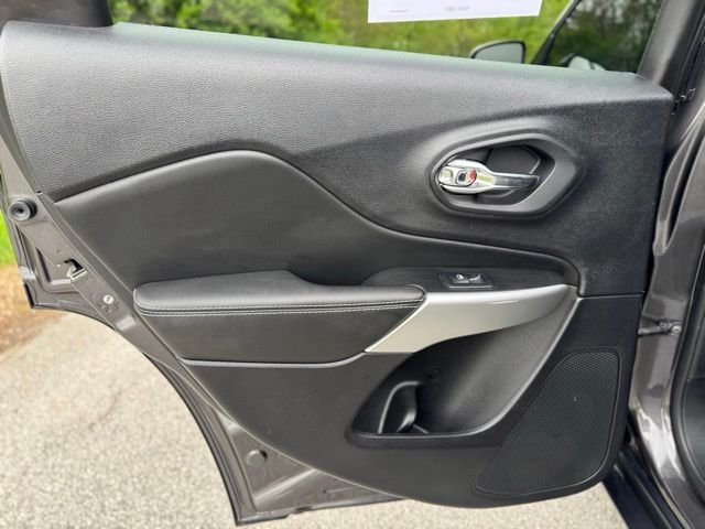 Used 2022 Crystal Metallic Jeep X image 12