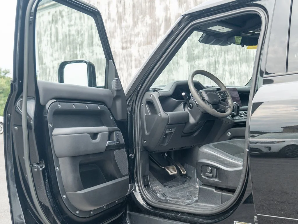 Certified Used 2023 Black Land Rover V8 image 11