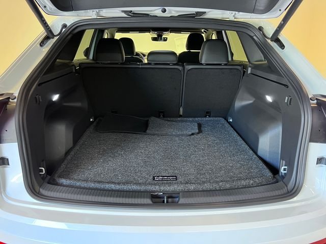 New 2026 White Volkswagen SE w/Technology image 5